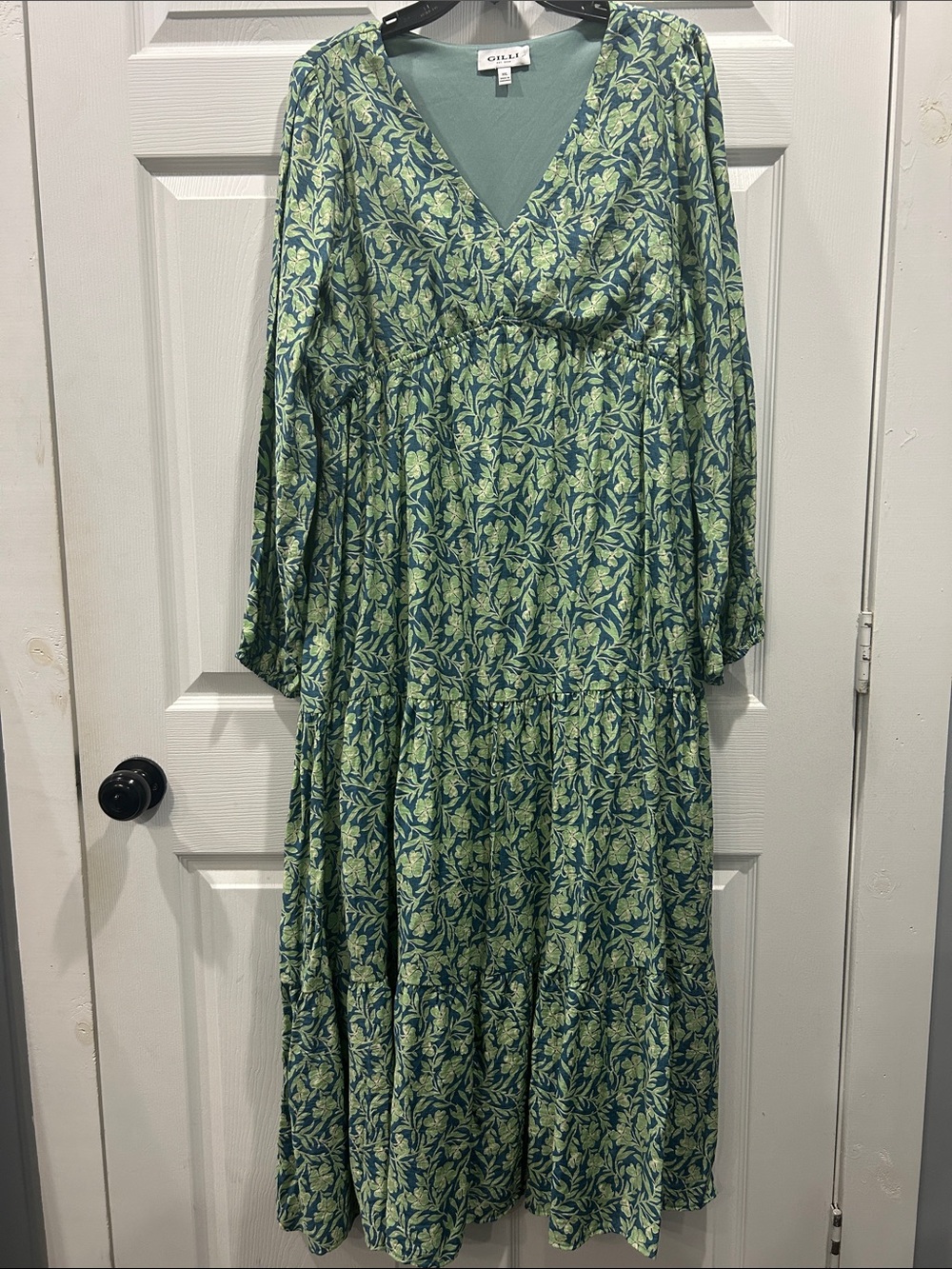 Gilli nwot Green Leaf-Print V-Neck Maxi Dress